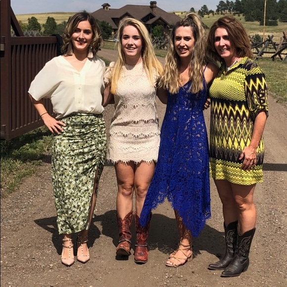 Welcome To My Closet Have Fun Shopping - Picture 8 of 15